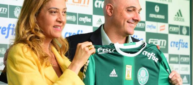 Patrocinadora e presidente com a camisa do Verdão Patrocinadora e presidente com a camisa do Verdão