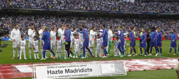 Real Madrid e Barcelona são grandes rivais na Espanha Real Madrid e Barcelona são grandes rivais na Espanha