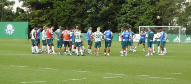 Roger esboçou o time que irá encarar o Santos Roger esboçou o time que irá encarar o Santos