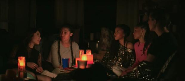 The girls talk to Zoey about Cash during the blackout on tonight's 'Grown-ish' (TV Promos/YouTube Screencap) The girls talk to Zoey about Cash during the blackout on tonight's 'Grown-ish' (TV Promos/YouTube Screencap)