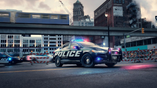 Auto della polizia guidata dall'intelligenza artificiale