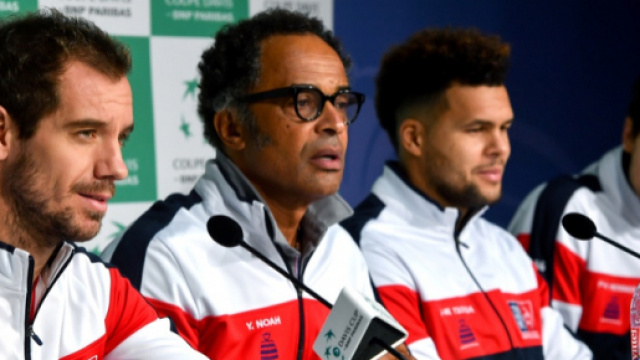 Gasquet en première ligne avec son capitaine Yannick Noah; Tsonga demeure le grand absent de cette rencontre (via rtl.fr)