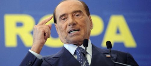 Centrodestra a caccia di parlamentari per la futura maggioranza, Berlusconi apre ai 5 stelle (Fonte: Pencil Nhok - Youtube)