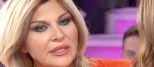 Gossip, Nadia Rinaldi attacca la produzione dell'Isola dei famosi: 'Loro sanno'.