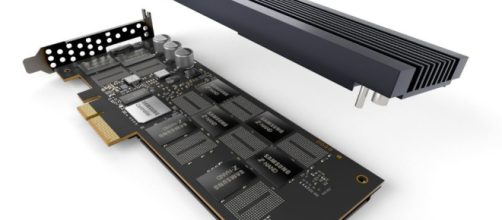 Samsung presenta una SSD da 30 TB, è quella in commercio più capiente al mondo