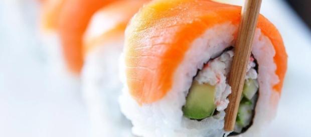 Alertan por el riesgo de contraer parásitos al comer sushi Alertan por el riesgo de contraer parásitos al comer sushi