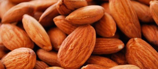 Almendras para bajar el colesterol malo - alimentospedia.com Almendras para bajar el colesterol malo - alimentospedia.com