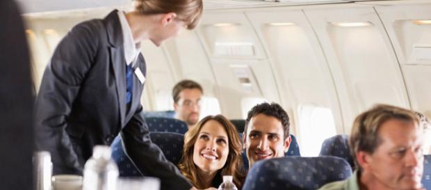 Comida de en avión es una manera de traer a mas pasajeros Comida de en avión es una manera de traer a mas pasajeros