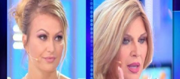 Nadia Rinaldi e Eva Henger: il confronto tra le due ex naufraghe Nadia Rinaldi e Eva Henger: il confronto tra le due ex naufraghe