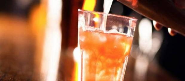 Estudio revela que beber alcohol tres veces por semana reduce la diábetes. Estudio revela que beber alcohol tres veces por semana reduce la diábetes.