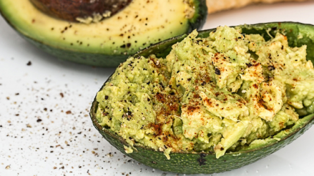 Salsa guacamole, l'alternativa light alla maionese.