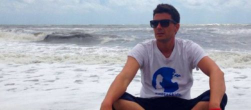 Christian Cappello ha girato l'Italia a piedi per tramutare il dolore per la morte della compagna e del figlio in iniziative di solidarietà.