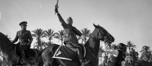Tripoli, 20 marzo 1937: Mussolini sguaina la spada e si proclama 'protettore dell'Islam'