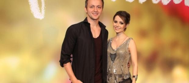 Casal emociona com filho cantando em rede social Casal emociona com filho cantando em rede social