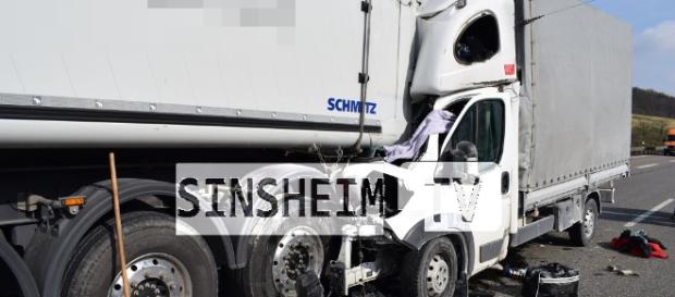 Er fuhr bis zum Anschlag auf den LKW auf. Foto: SinsheimTV/Buchner Er fuhr bis zum Anschlag auf den LKW auf. Foto: SinsheimTV/Buchner
