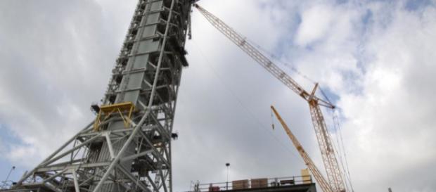 Esta torre cada vez se va inclinando mas Esta torre cada vez se va inclinando mas