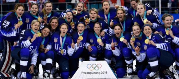 Estados Unidos por fin pudo vencer a Canadá tras tres finales Olímpicas seguidas acabando en derrota. yahoosports.com. Estados Unidos por fin pudo vencer a Canadá tras tres finales Olímpicas seguidas acabando en derrota. yahoosports.com.