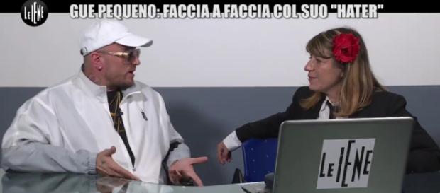 Guè Pequeno risponde all' hater che lo insulta per le sue 'tettine' Guè Pequeno risponde all' hater che lo insulta per le sue 'tettine'