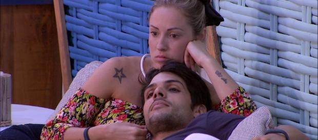 Jéssica e Lucas estão bem próximos no BBB18 Jéssica e Lucas estão bem próximos no BBB18