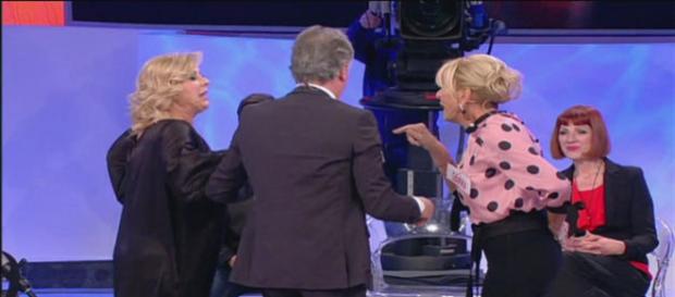 Nuova discussione tra Gemma e Tina: interviene Giorgio Manetti Nuova discussione tra Gemma e Tina: interviene Giorgio Manetti