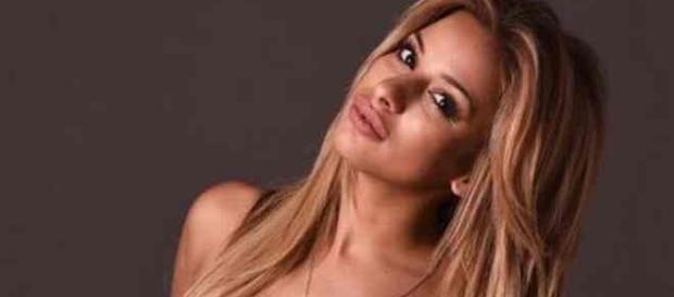 Sarah Martins, une ancienne escort ? Aqababe dévoile des photos très hot de la candidate de Friends Trip 4 et des Anges 10 ! Sarah Martins, une ancienne escort ? Aqababe dévoile des photos très hot de la candidate de Friends Trip 4 et des Anges 10 !