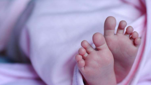 Gran Bretagna: neonato massacrato dai genitori.