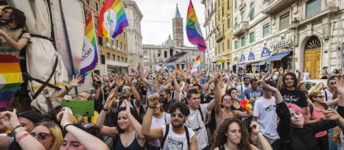 La parata del Roma Pride dello scorso anno (Fonte: Il Post).