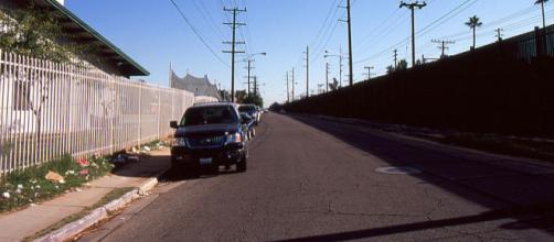 Border fence between USA and Mexico along 1st Street in Calexico (Image credit – Omar Barcena, Wikimedia Commons)