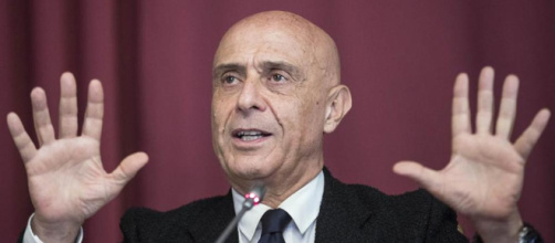 Minniti: "Tolleranza zero con i violenti"