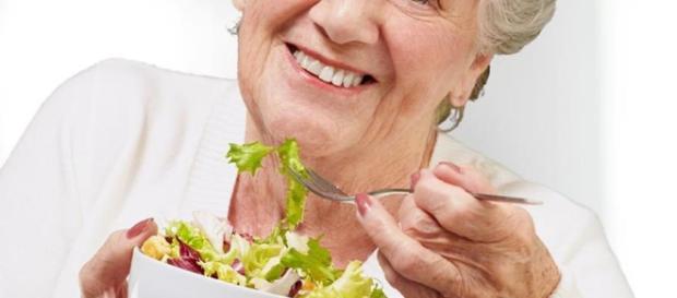 Alimentación adecuada para los adultos mayores Alimentación adecuada para los adultos mayores