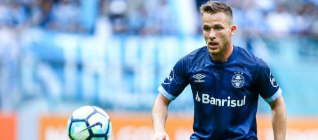 Arthur, la pépite du Gremio Porto Alegre, attise la convoitise des plus grands clubs européens Arthur, la pépite du Gremio Porto Alegre, attise la convoitise des plus grands clubs européens