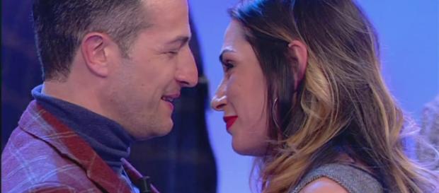Ida e Riccardo si frequentano da 2 mesi. Ida e Riccardo si frequentano da 2 mesi.