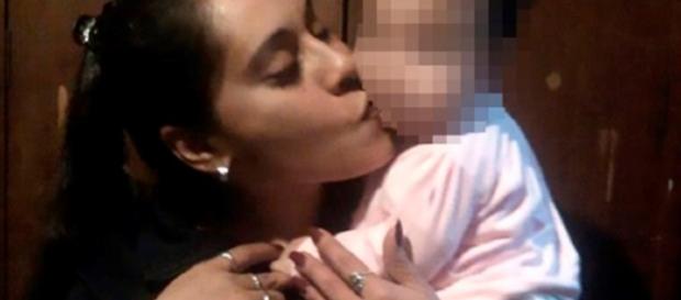Mãe deixa filha ser violada e engravidar do padrasto por ter 'demônio dentro dela' Mãe deixa filha ser violada e engravidar do padrasto por ter 'demônio dentro dela'