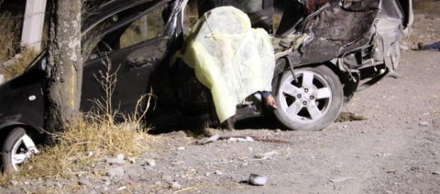 Niño choca automóvil y fallecen 5 menores Niño choca automóvil y fallecen 5 menores