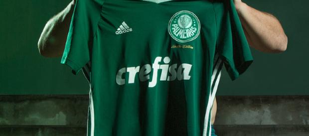 O jogador já veste a camisa do Verdão O jogador já veste a camisa do Verdão