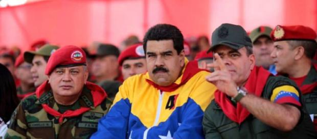 Recientemente la compañía encargada de la data de las maquinas electorales afirmaron que hubo un "amaño" por parte del gobierno venezolano. Recientemente la compañía encargada de la data de las maquinas electorales afirmaron que hubo un "amaño" por parte del gobierno venezolano.