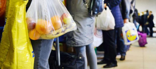 Starker Andrang von Migranten: Essener „Tafel“ greift zu ... - merkur.de Starker Andrang von Migranten: Essener „Tafel“ greift zu ... - merkur.de