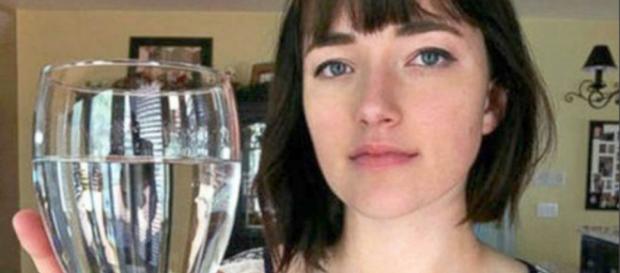 Una mujer que padece alergia al agua Una mujer que padece alergia al agua