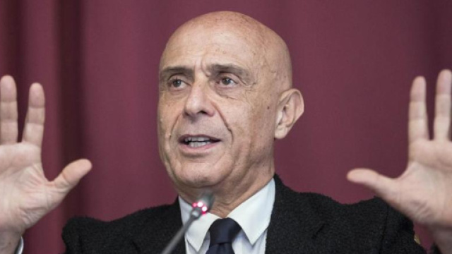 Minniti: "Tolleranza zero con i violenti"