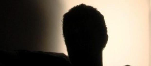 En su primera entrevista de transmisión internacional desde que desertó, el denunciante de 59 años insistió en usar una mascarilla En su primera entrevista de transmisión internacional desde que desertó, el denunciante de 59 años insistió en usar una mascarilla