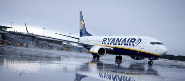 Equipaje: Ryanair solo permitirá llevar en cabina la maleta a los ... - elpais.com Equipaje: Ryanair solo permitirá llevar en cabina la maleta a los ... - elpais.com