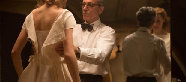 Il Filo Nascosto: un nuovo trailer per il film di Paul Thomas ... - leganerd.com Il Filo Nascosto: un nuovo trailer per il film di Paul Thomas ... - leganerd.com