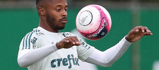 Michel Bastos é um dos astros da equipe Michel Bastos é um dos astros da equipe