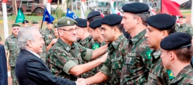 Michel Temer disse que os militares devem partir para cima dos criminosos Michel Temer disse que os militares devem partir para cima dos criminosos