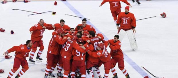 Rusia gana el oro de hockey masculino Rusia gana el oro de hockey masculino