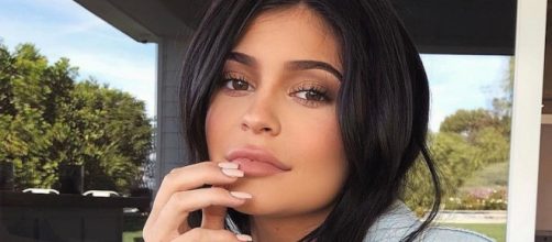 Kylie Jenner receives a $1.4m push present from boyfriend Travis. [Image source: @kyliejenner/Twitter]
