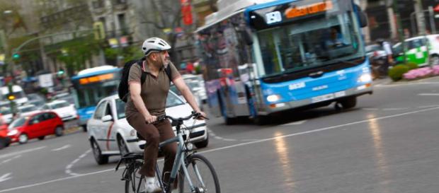Ayuda al medio ambiente: gestos para reducir tu huella de carbono. Ayuda al medio ambiente: gestos para reducir tu huella de carbono.