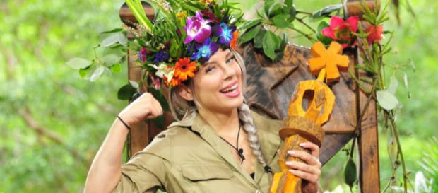 Dschungelcamp: Königin Jenny, die Verpeilte - Foto: MG RTL D / Stefan Menne Dschungelcamp: Königin Jenny, die Verpeilte - Foto: MG RTL D / Stefan Menne