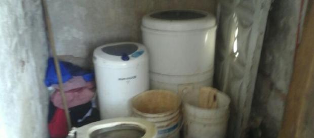 El baño en su principio sin conexión de agua y puerta El baño en su principio sin conexión de agua y puerta