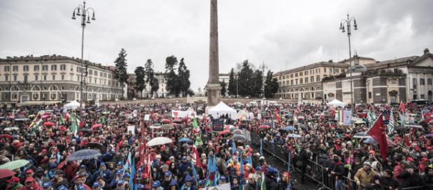 Giornata di manifestazioni e agitazioni in diverse città d'Italia Giornata di manifestazioni e agitazioni in diverse città d'Italia